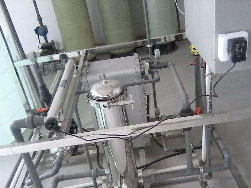 EDI系統(tǒng)是在壓力作用下，水透過反滲透膜成為純水